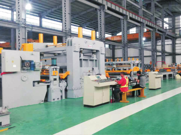 KJH25中(zhong)闆低速(su)數控精(jīng)密開卷(juan)整平橫(heng)切生産(chǎn)線